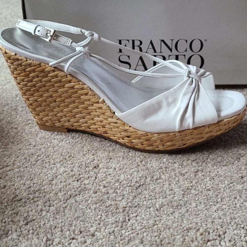 Shoe - Picture 3 of 7